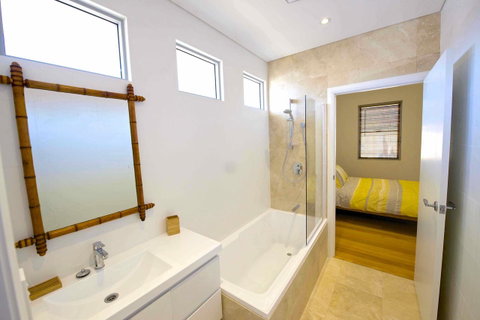 Sunny Blinco Street House - Accommodation Kalgoorlie 9