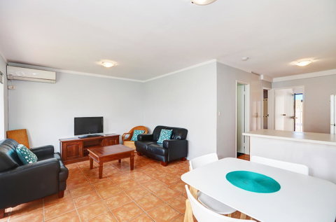 West Beach Lagoon 204 â€“ Ground Floor - Accommodation Kalgoorlie 11