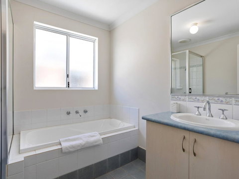 Cooper Street - Accommodation Kalgoorlie 20