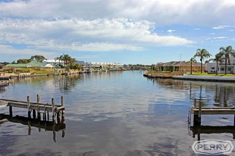 Waterside Canal Dreams - Accommodation Kalgoorlie 2