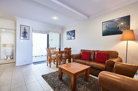 Fremantle Townhouse Unit 6 - Accommodation Kalgoorlie 1
