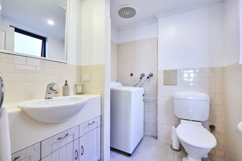 Fremantle Townhouse Unit 6 - Accommodation Kalgoorlie 3