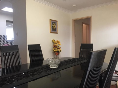 â˜… Stylish Family Home! â˜… - Accommodation Kalgoorlie 7