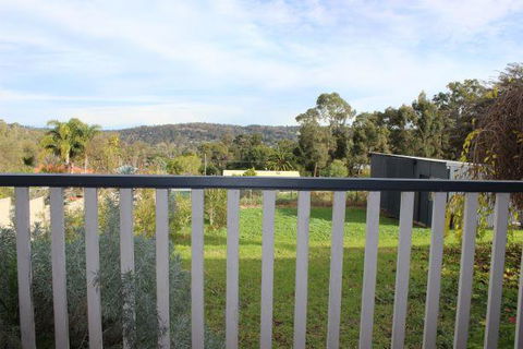 Yvonnes Rest Holiday Home - Accommodation Kalgoorlie 8