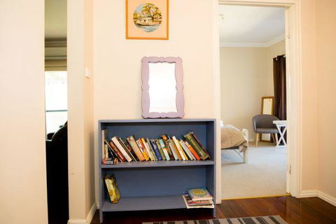 Yvonnes Rest Holiday Home - Accommodation Kalgoorlie 2