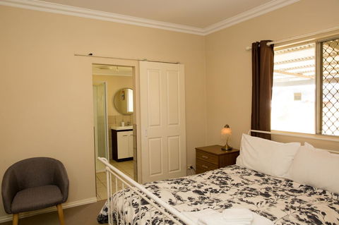 Yvonnes Rest Holiday Home - Accommodation Kalgoorlie 3