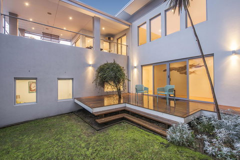 Calm Waters - Accommodation Kalgoorlie 2