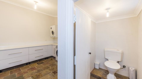 Leisurely Manor - Spacious Three Bedroom Home In Fremantle - Accommodation Kalgoorlie 12