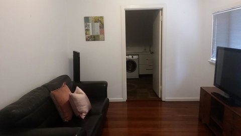 Leisurely Manor - Spacious Three Bedroom Home In Fremantle - Accommodation Kalgoorlie 11