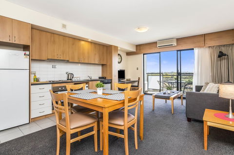 508 Stupendous Sunsets & Views Pool Gym Parking - Accommodation Kalgoorlie 10