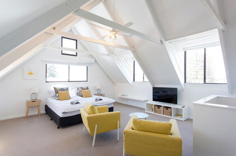Monument Hill Townhouse - Fremantle - Accommodation Kalgoorlie 0
