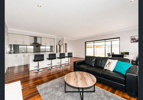 Vacation Home - Accommodation Kalgoorlie 9
