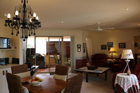 Crossland House - Accommodation Kalgoorlie 18