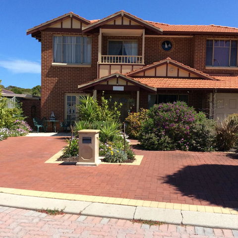 Crossland House - Accommodation Kalgoorlie 10