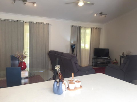 Bright & Beautiful Home On The Hills! - Accommodation Kalgoorlie 11