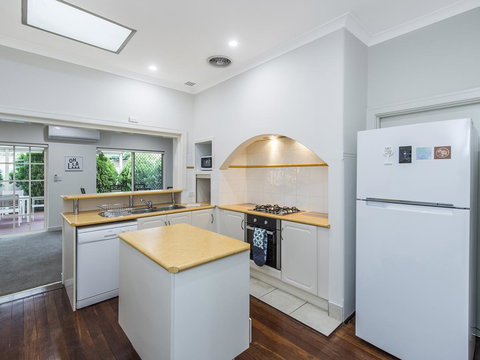 Luxury Federation Style Home - Sleeps 10 - Accommodation Kalgoorlie 6