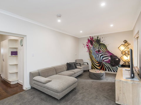 Luxury Federation Style Home - Sleeps 10 - Accommodation Kalgoorlie 1