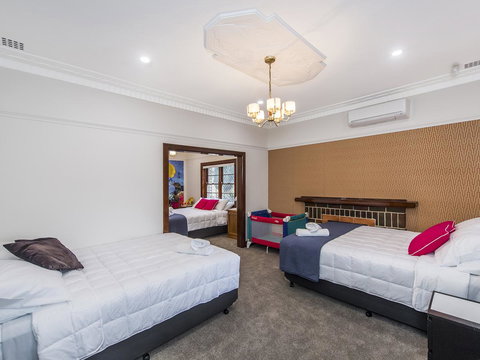 Luxury Federation Style Home - Sleeps 10 - Accommodation Kalgoorlie 11