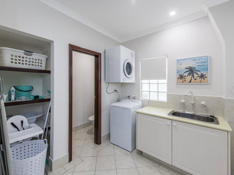 Luxury Federation Style Home - Sleeps 10 - Accommodation Kalgoorlie 16