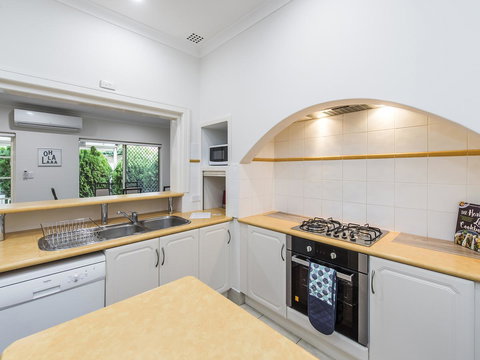 Luxury Federation Style Home - Sleeps 10 - Accommodation Kalgoorlie 5