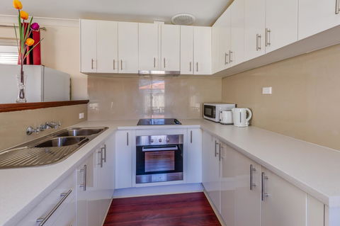 Brilliant, Neat, Convenient, Family-friendly House - Accommodation Kalgoorlie 5