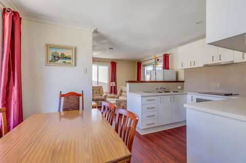 Brilliant, Neat, Convenient, Family-friendly House - Accommodation Kalgoorlie 3