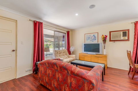 Brilliant, Neat, Convenient, Family-friendly House - Accommodation Kalgoorlie 1