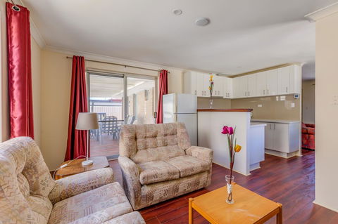 Brilliant, Neat, Convenient, Family-friendly House - Accommodation Kalgoorlie 7