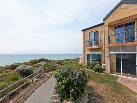 Caravel Beach House Mandurah - Accommodation Kalgoorlie 0