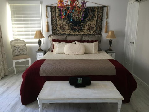 Applegate Lane Chalet - Accommodation Kalgoorlie 0