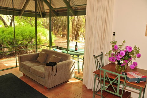 Waterfall Cottages - Accommodation Kalgoorlie 10