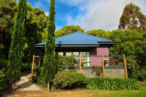 Waterfall Cottages - Accommodation Kalgoorlie 0