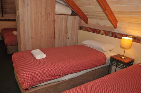Waterfall Cottages - Accommodation Kalgoorlie 16