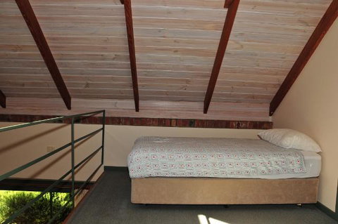 Waterfall Cottages - Accommodation Kalgoorlie 3