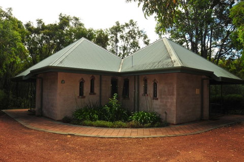 Waterfall Cottages - Accommodation Kalgoorlie 23