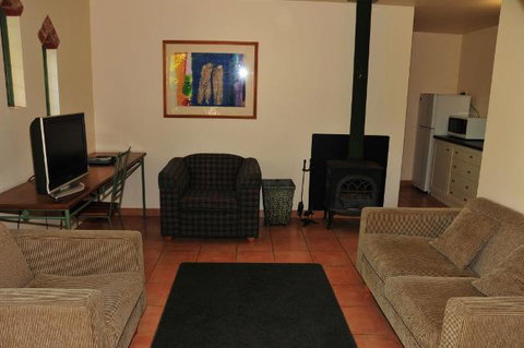 Waterfall Cottages - Accommodation Kalgoorlie 6