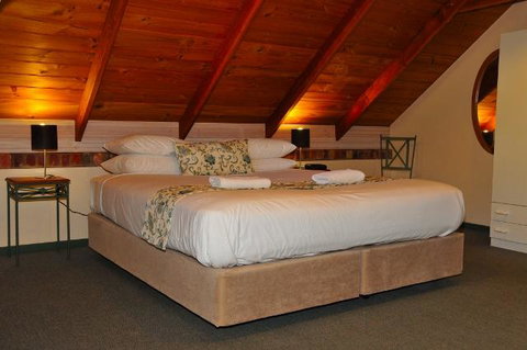 Waterfall Cottages - Accommodation Kalgoorlie 4