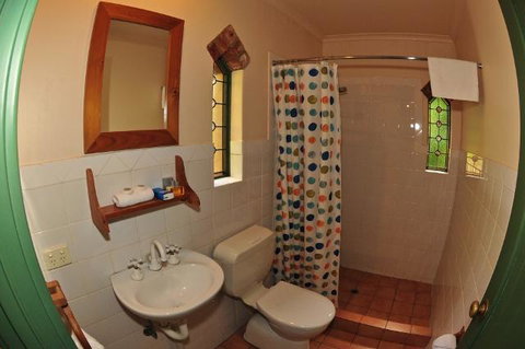 Waterfall Cottages - Accommodation Kalgoorlie 2