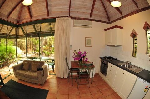 Waterfall Cottages - Accommodation Kalgoorlie 18