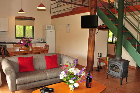 Waterfall Cottages - Accommodation Kalgoorlie 14