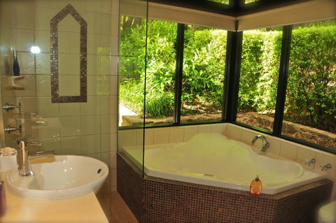 Waterfall Cottages - Accommodation Kalgoorlie 9