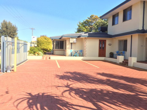 The Royal Dolphin Bed & Breakfast Safety Bay - Accommodation Kalgoorlie 7