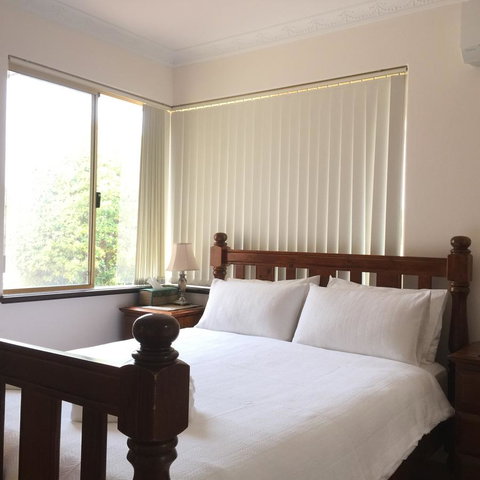 The Royal Dolphin Bed & Breakfast Safety Bay - Accommodation Kalgoorlie 3