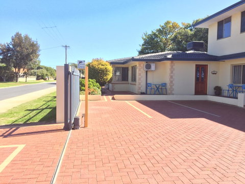 The Royal Dolphin Bed & Breakfast Safety Bay - Accommodation Kalgoorlie 0