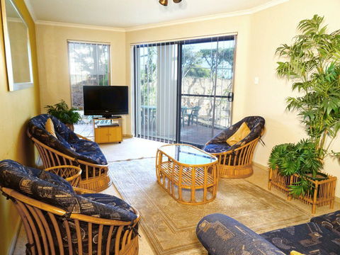 Scarborough & Absolutely Beachfront - Accommodation Kalgoorlie 10