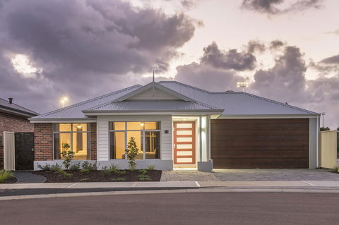 15 Cabot Close - Accommodation Kalgoorlie 0