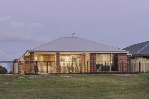 15 Cabot Close - Accommodation Kalgoorlie 23