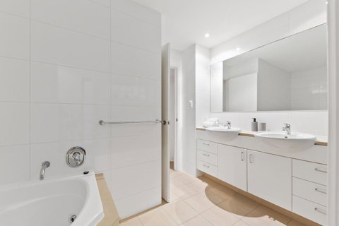 The Executive Penthouse - Accommodation Kalgoorlie 10
