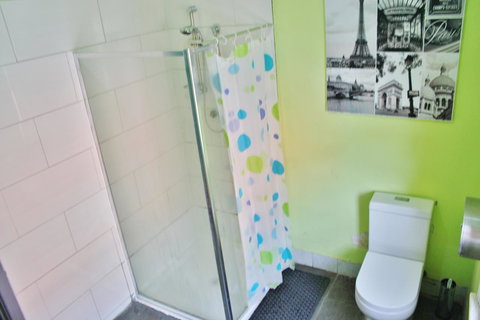 The Hive Hostel - Traveler Friendly, Passport Only - Accommodation Kalgoorlie 43