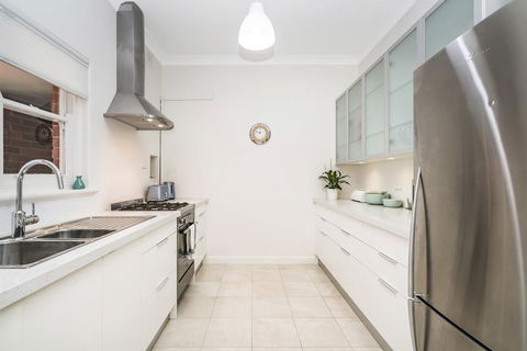Light Bright, Quality River Views! Free Parking - Accommodation Kalgoorlie 5